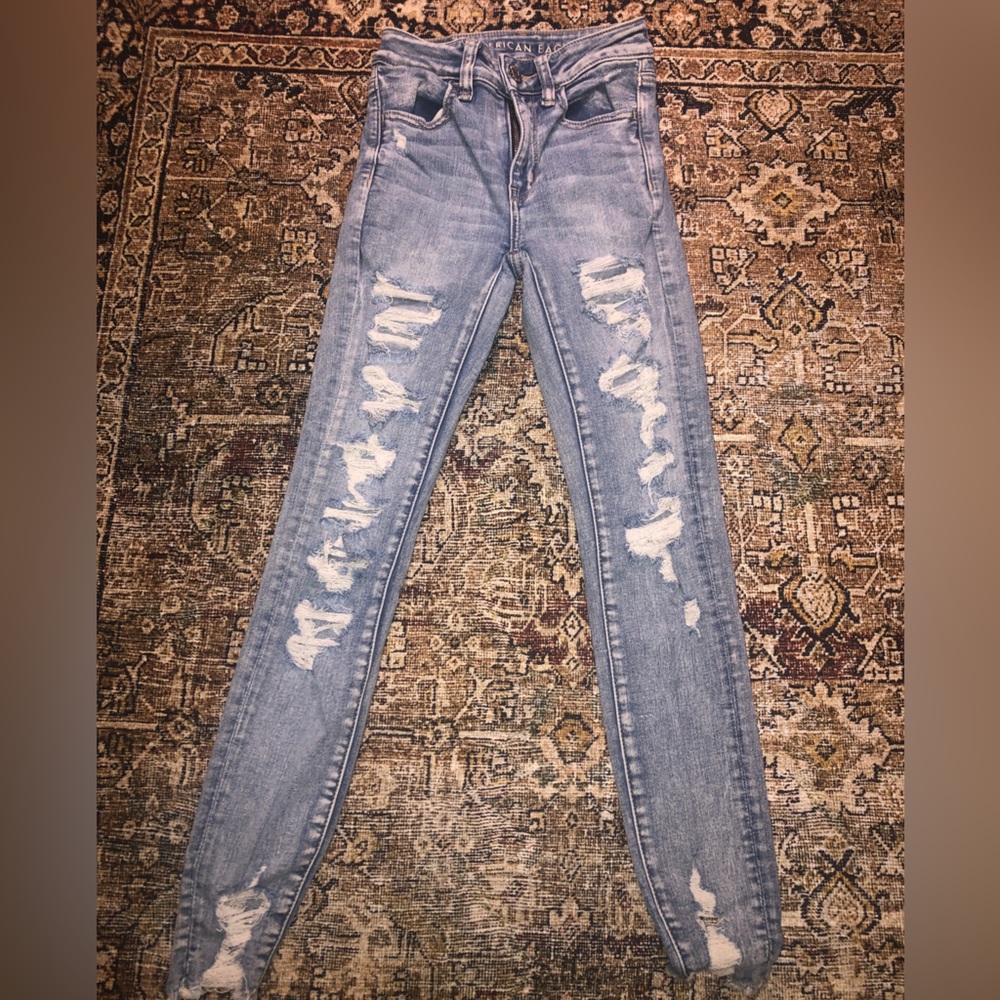 Size 00 American Eagle cropped distressed skinny Jeans